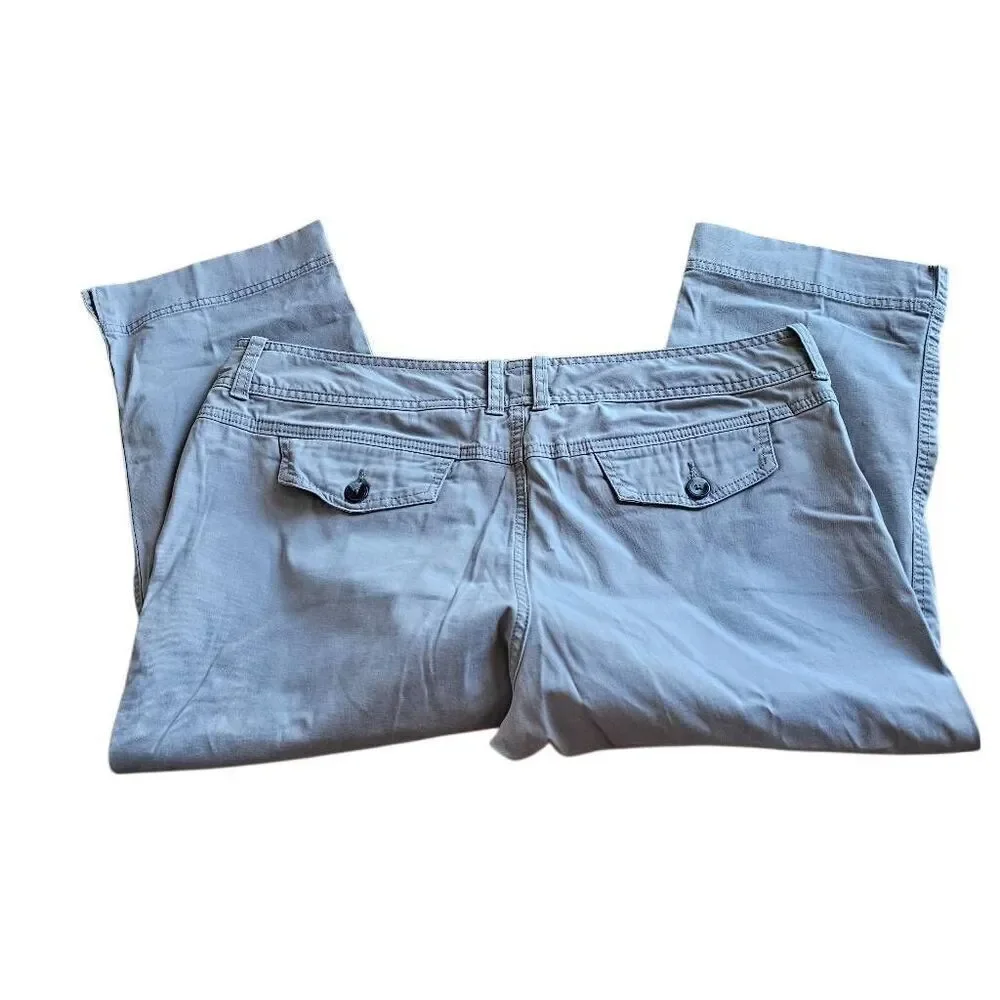 Eddie Bauer womens Sz 16P light gray capri pants - Picture 2 of 8